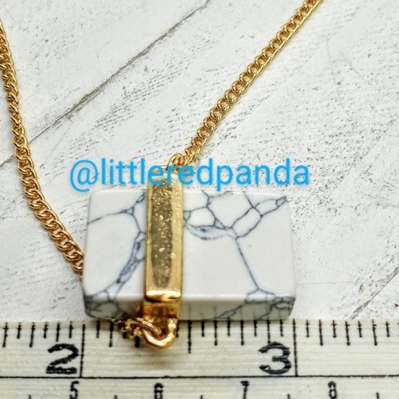 Howlite bar necklace - Picture 2 of 5